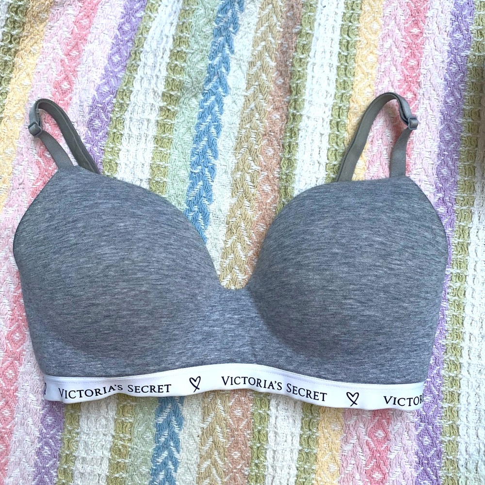 VICTORIA’S SECRET Lightly Lined Wireless Bra